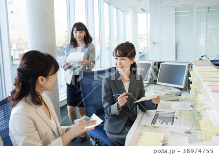 ビジネスウーマン オフィス 受付 ビジネス イメージ ビジネスウーマン オフィス 受付 ビジネス イメージ 38974755