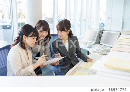 ビジネスウーマン オフィス 受付 ビジネス イメージ ビジネスウーマン オフィス 受付 ビジネス イメージ 38974775
