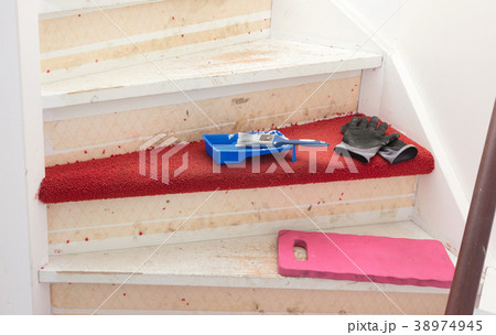 Removing carpet, glue and paint Removing carpet, glue and paint 38974945