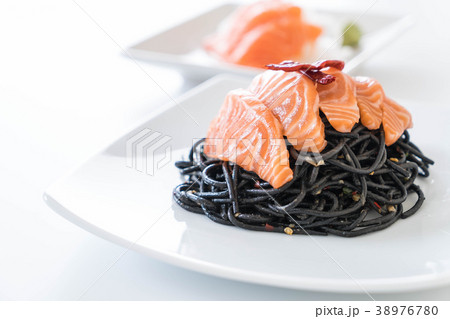 spicy black spaghetti with salmon 38976780