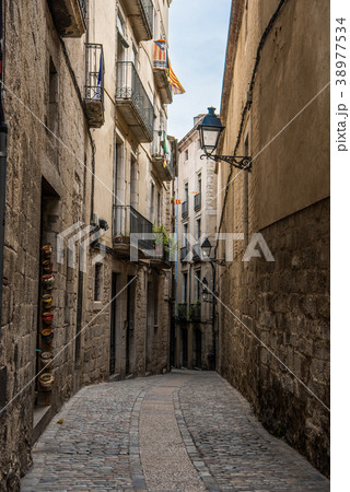 スペイン　ジローナ　旧ユダヤ人街の町並み 38977534