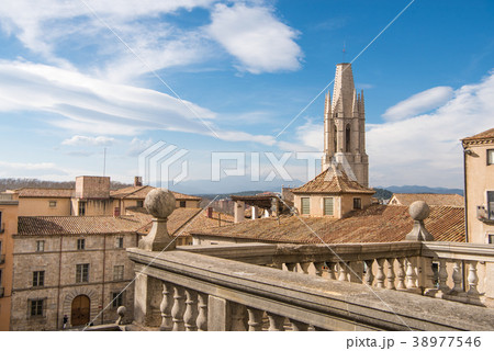 スペイン　ジローナ　旧ユダヤ人街の町並み 38977546