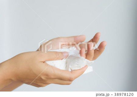 Woman cleaning her hands by using white tissue Woman cleaning her hands by using white tissue 38978120