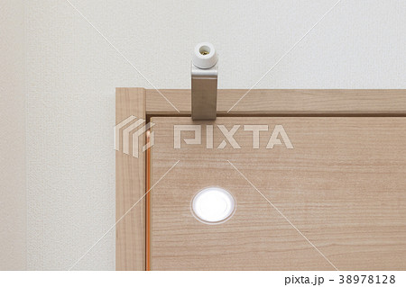 トイレのドアのライトスコープとドアストッパー 38978128