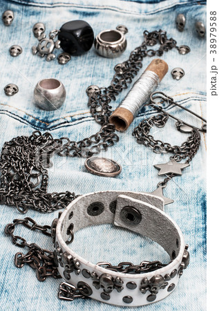 thread and button 38979588