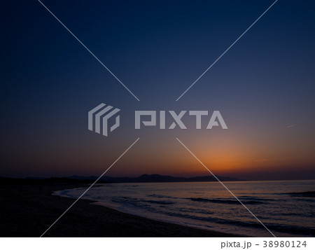 夕陽百景にも選ばれている夕日ヶ浦海岸の夕焼け　京丹後の景勝地夕日ヶ浦温泉 38980124