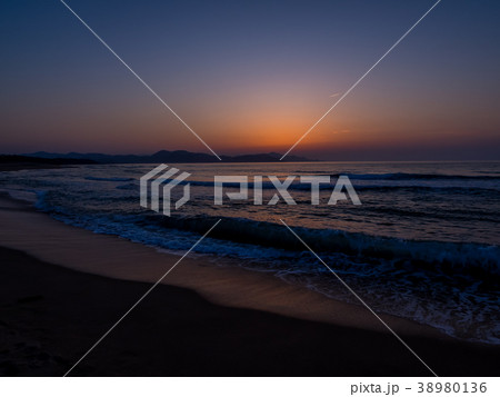 夕陽百景にも選ばれている夕日ヶ浦海岸の夕焼け 京丹後の景勝地夕日ヶ浦温泉 夕陽百景にも選ばれている夕日ヶ浦海岸の夕焼け 京丹後の景勝地夕日ヶ浦温泉 38980136