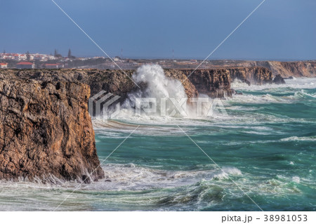 Storm wind and wave of the waves in Sagres Algarve Storm wind and wave of the waves in Sagres Algarve 38981053