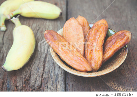 Dried banana, Dried fruit on wooden table 38981267