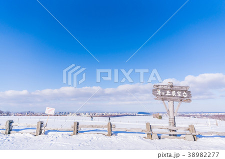 北海道の冬　札幌羊が丘展望台からの雪景色 38982277