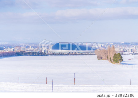 北海道の冬　札幌羊が丘展望台からの雪景色 38982286