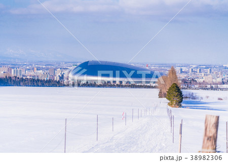 北海道の冬　札幌羊が丘展望台からの雪景色 38982306
