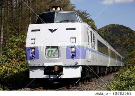 キハ183系初期型の特急オホーツク。2014/9/26 キハ183系初期型の特急オホーツク。2014/9/26 38982568