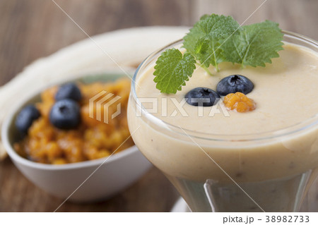 Smoothies with cloudberries, a banana ,blueberry 38982733