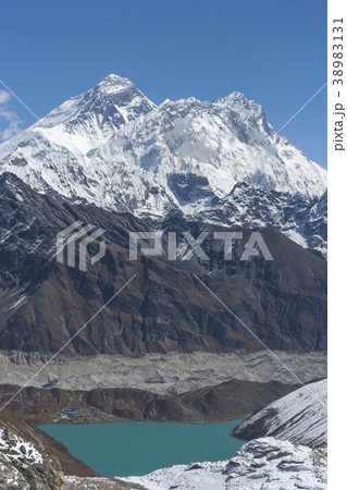 Everest summit Lhotse and Gokyo from Renjo pass 38983131