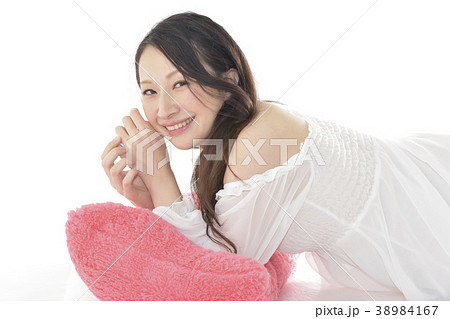 リラックスする女性 38984167