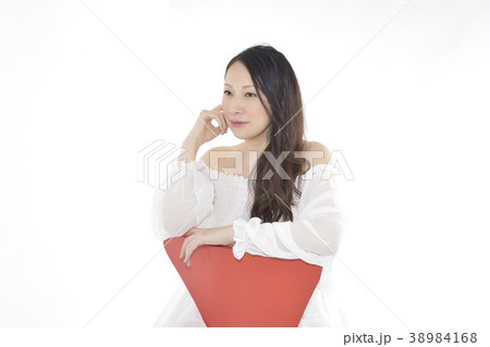 リラックスする女性 リラックスする女性 38984168