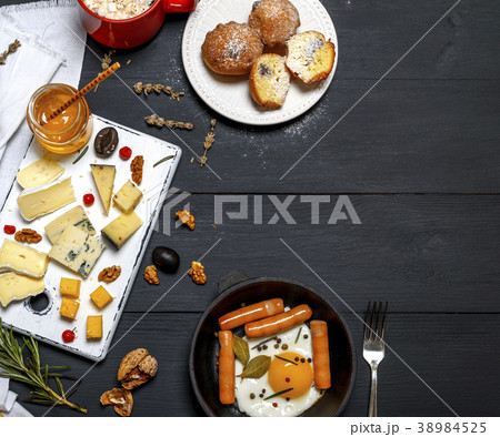 fried egg and sausages fried egg and sausages 38984525
