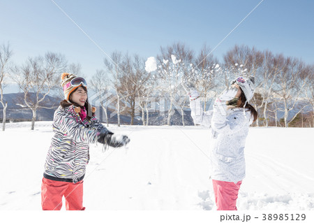 雪　遊ぶ　人物 38985129