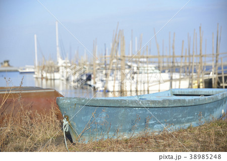 陸揚げされた和船 38985248
