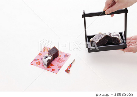 日本のお菓子角きんつばと田舎饅頭 38985658