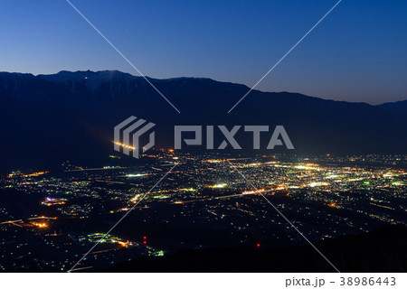 長野 中央アルプスと駒ヶ根市の夜景 長野 中央アルプスと駒ヶ根市の夜景 38986443