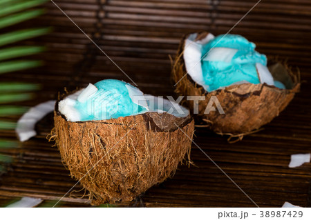 Blue ice cream in coconut bowl. Blue ice cream in coconut bowl. 38987429