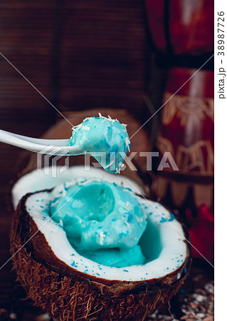 Blue ice cream in coconut bowl. Blue ice cream in coconut bowl. 38987726