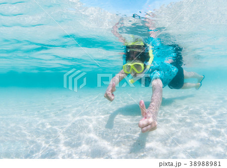 Girl in snorkeling mask dive Girl in snorkeling mask dive 38988981