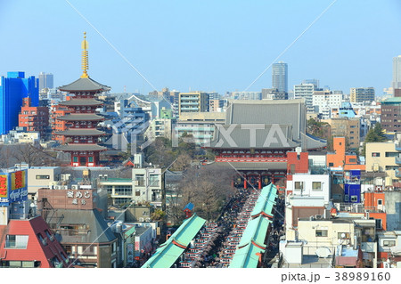 晴れた日の浅草寺境内 晴れた日の浅草寺境内 38989160