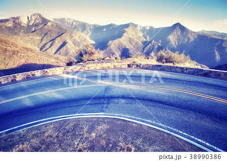 Road bend in Yosemite National Park at sunset, USA Road bend in Yosemite National Park at sunset, USA 38990386