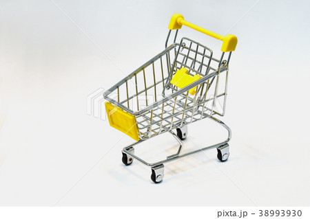 Close the grocery store in the supermarket 38993930