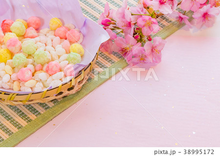 かわいくてカラフルなひなあられ かわいくてカラフルなひなあられ 38995172