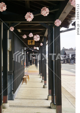 新潟県・三国海道塩沢宿の牧之通り 38997112