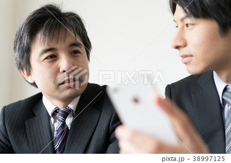 ビジネスマン スマートフォン ビジネスマン スマートフォン 38997125