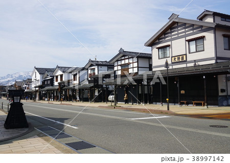 新潟県・三国街道塩沢宿の牧之通り 38997142