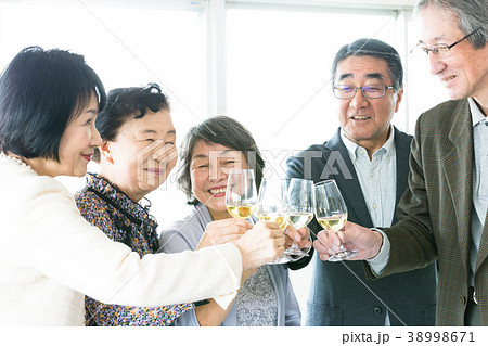 シニアの同窓会 シニアの同窓会 38998671
