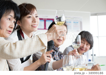 シニア向けワインセミナー 38999186