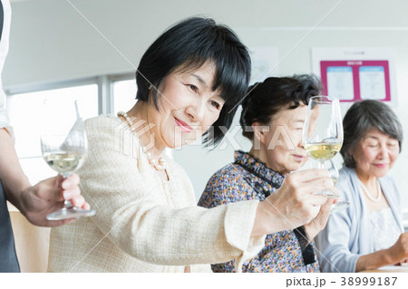シニア向けワインセミナー 38999187