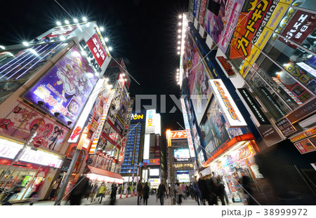 日本の東京都市景観　東京・秋葉原　駅前風景 38999972