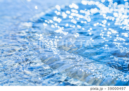 清らかな水の流れの写真素材