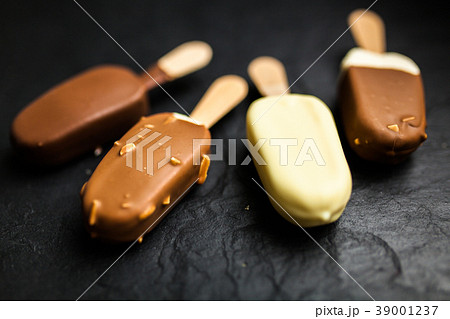 Ice cream on a stick 39001237