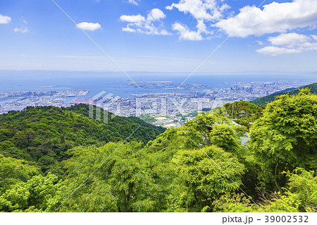 六甲山頂から眺める神戸市街地、ポートアイランド、空港島、六甲アイランドの風景 39002532