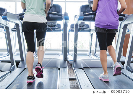 フィットネス　スポーツジム　女性　エクササイズ　フィットネスクラブ 39002710