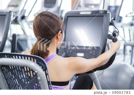 フィットネス スポーツジム 女性 エクササイズ フィットネスクラブ フィットネス スポーツジム 女性 エクササイズ フィットネスクラブ 39002783