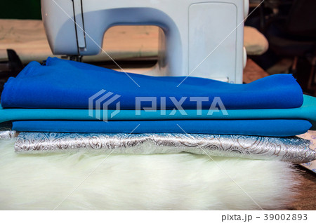 Sewing machine and colored fabric. 39002893