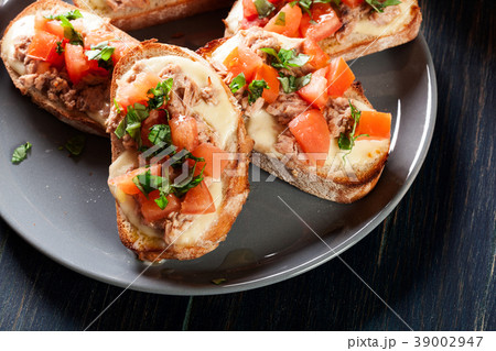 Appetizer bruschetta with tuna Appetizer bruschetta with tuna 39002947