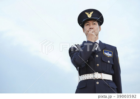 働く警備員 39003592