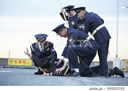 働く警備員 39003593