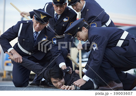 働く警備員 39003607